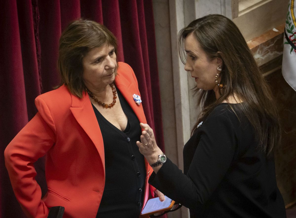 Patricia Bullrich dialoga con Victoria Villarruel en el cuarto intermedio. Patricia Bullrich dialoga con Victoria Villarruel en el cuarto intermedio.