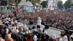 altText(A 43 años del golpe: críticas a Macri y pedido de unidad de la oposición)}