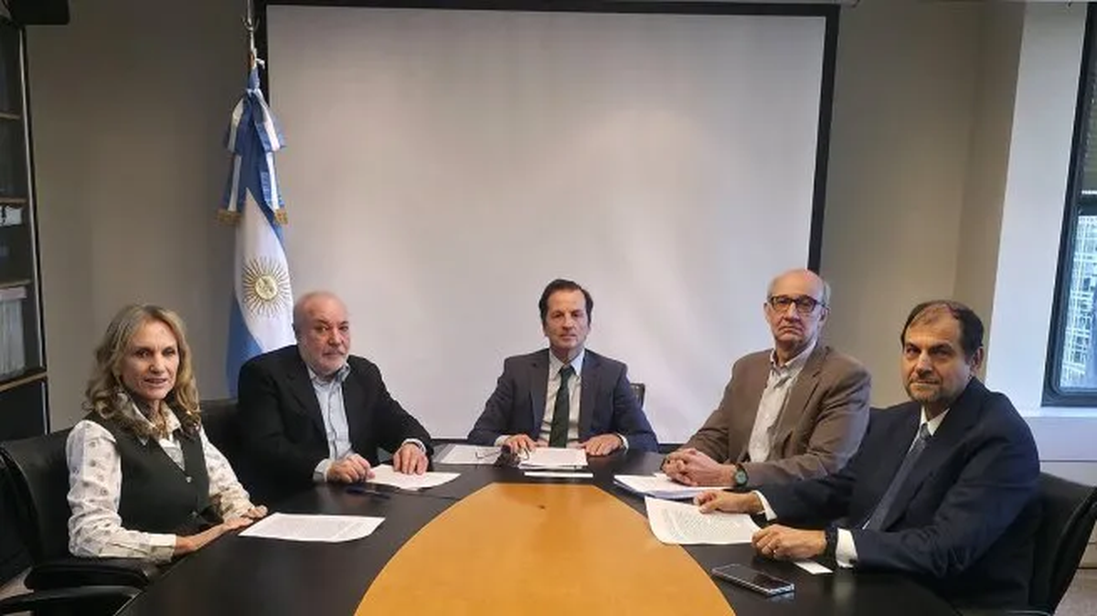 El nuevo ENERGE absorbió todas las funciones regulatorias del gas y la electricidad bajo una estructura de gran complejidad. (Foto: Griselda Lambertini, Vicente Serra, Marcelo Lamboglia, Marcelo Nachón, Héctor Falzone). El nuevo ENERGE absorbió todas las funciones regulatorias del gas y la electricidad bajo una estructura de gran complejidad. (Foto: Griselda Lambertini, Vicente Serra, Marcelo Lamboglia, Marcelo Nachón, Héctor Falzone).