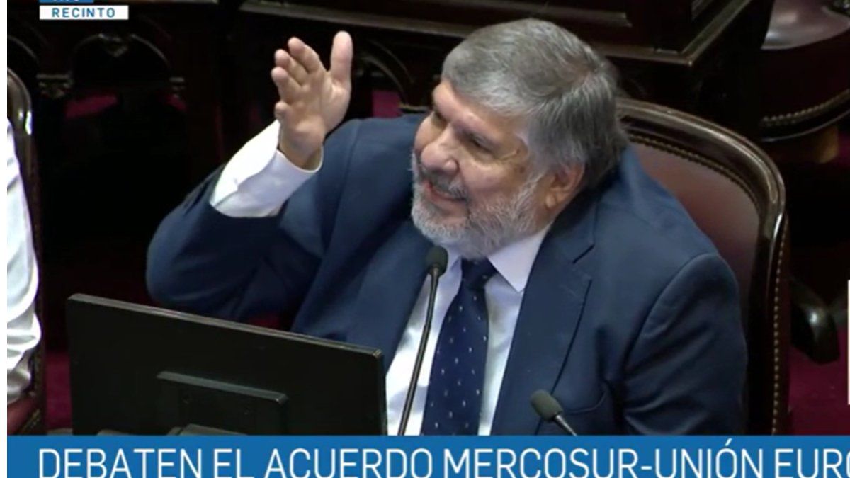 José Mayans, furioso en el Senado.