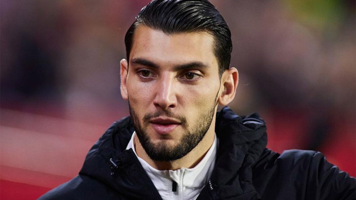 Rafa Mir, futbolista español que actualmente se desempeña en el Valencia, fue detenido por la Guardia Civil de ese país tras ser denunciado por agresión sexual. Rafa Mir, futbolista español que actualmente se desempeña en el Valencia, fue detenido por la Guardia Civil de ese país tras ser denunciado por agresión sexual.