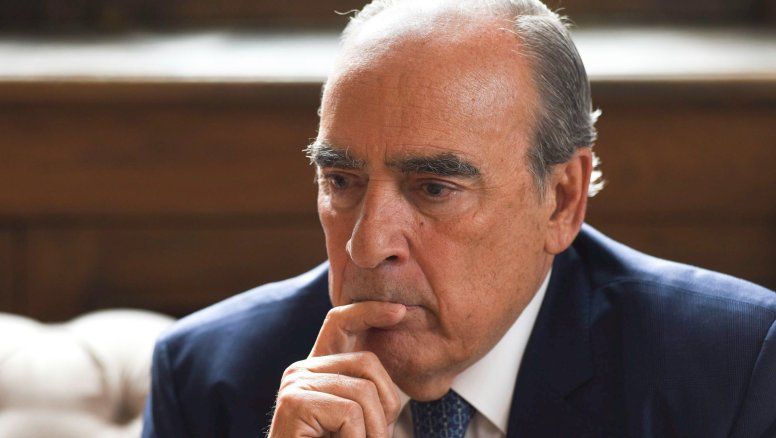 Guillermo Francos, 'sacado': Gesto obsceno a un manifestante (Video)