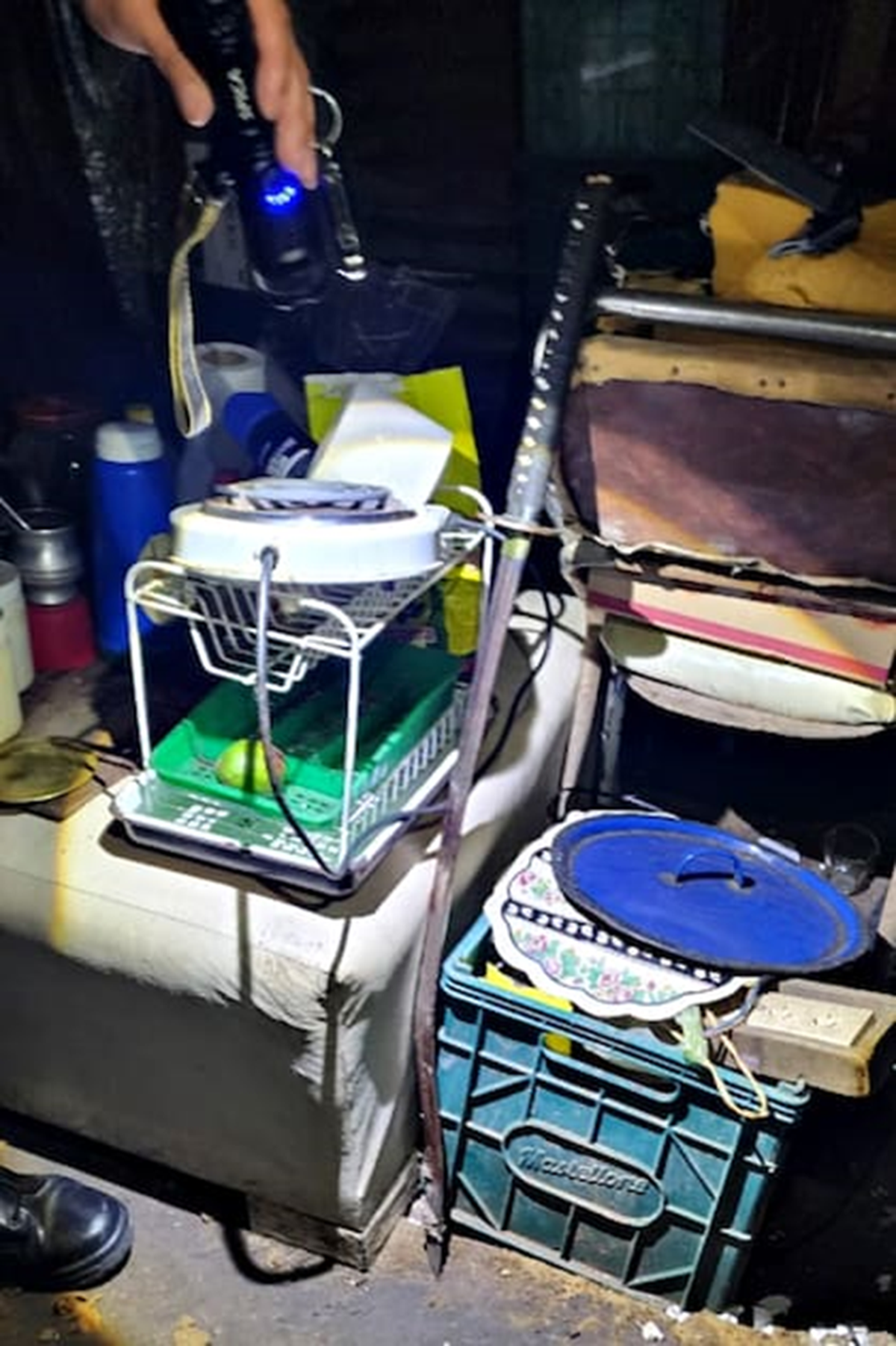 El arma homicida encontrada en el domicilio de las víctimas El arma homicida encontrada en el domicilio de las víctimas