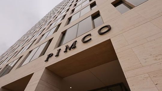Pimco pide que Milei elimine las bandas y advirtió: No invertiremos con este tipo de cambio Pimco pide que Milei elimine las bandas y advirtió: No invertiremos con este tipo de cambio