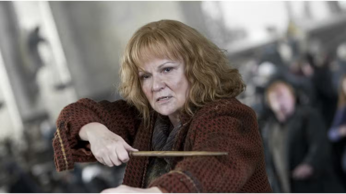 La serie de Harry Potter de HBO suma a Katherine Parkinson como Molly Weasley y a la familia Malfoy con Lox Pratt y Johnny Flynn. El elenco, que incluye a Bertie Carvel como Cornelius Fudge, promete una adaptación fiel y detallada. La serie de Harry Potter de HBO suma a Katherine Parkinson como Molly Weasley y a la familia Malfoy con Lox Pratt y Johnny Flynn. El elenco, que incluye a Bertie Carvel como Cornelius Fudge, promete una adaptación fiel y detallada.