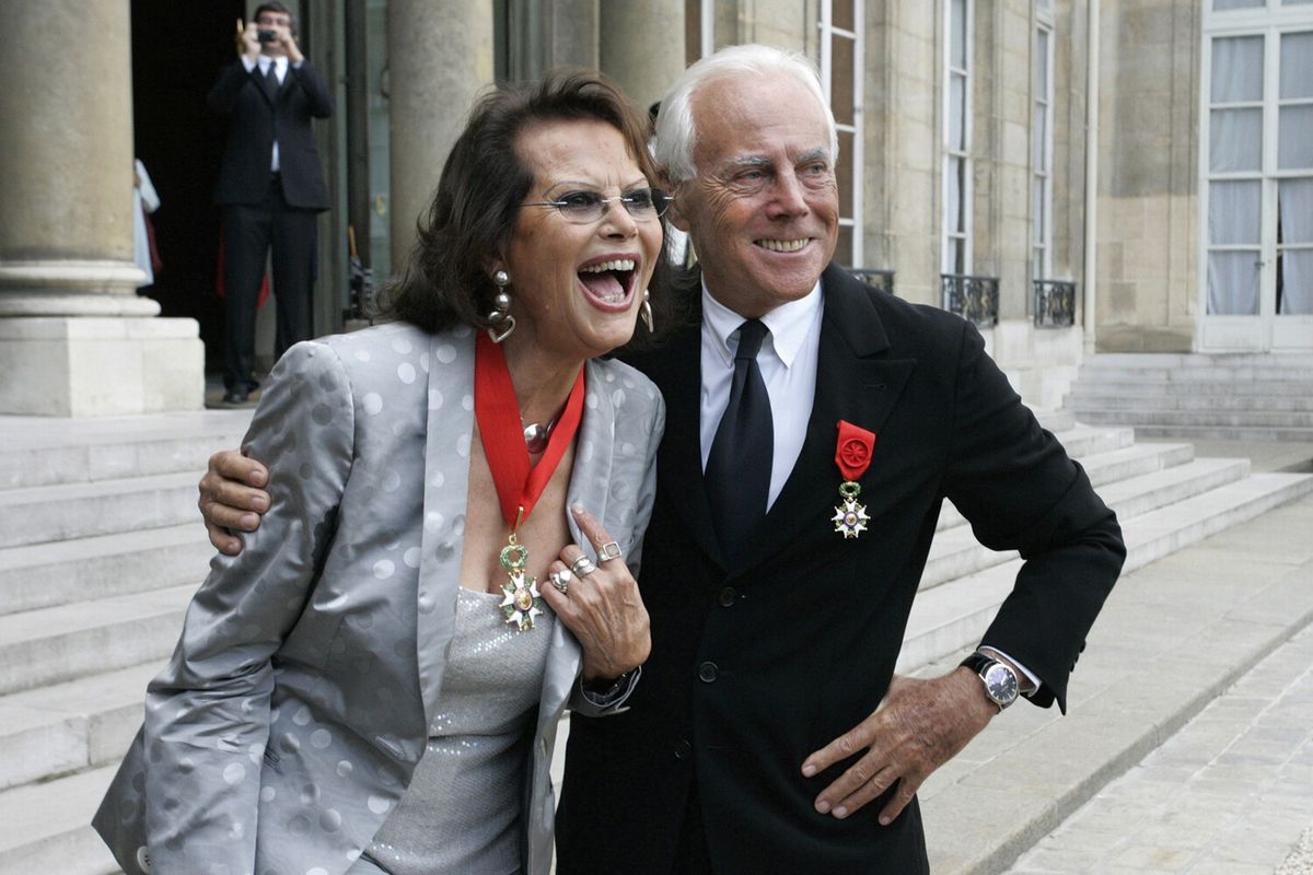 Claudia Cardinale y Giorgio Armani, luego de recibir la Legión de Honor de Francia. Claudia Cardinale y Giorgio Armani, luego de recibir la Legión de Honor de Francia.