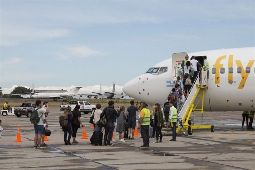 A 2 semanas del comienzo del receso invernal, Flybondi (la única low cost que por ahora que vuela) quedó habilitada para, a partir del 15/08, rebajar entre 40% y 70% sus tarifas.