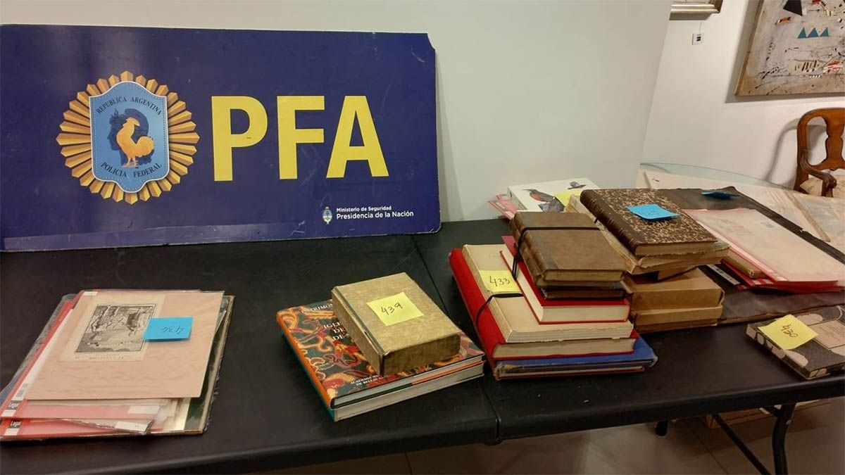 LaPolicía Federal Argentina (PFA) rescató más de 200 documentos vinculados a SanMartín y otros próceres nacionales valuados en 100 mil dólares. (Foto:Gentileza: Argentina.gob.ar)