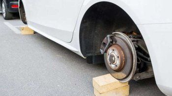El robo de ruedas da cada vez más problemas en Córdoba. El robo de ruedas da cada vez más problemas en Córdoba.
