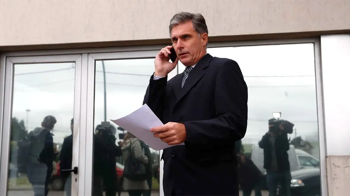 Carlos Vaudagna: Suicidarse o hablar. Eligió la vida. Carlos Vaudagna: Suicidarse o hablar. Eligió la vida.