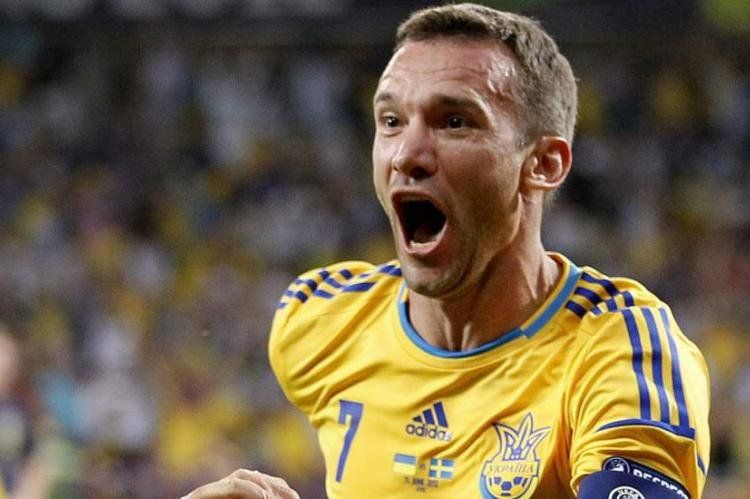 Andriy Shevchenko con la selección de Ucrania. El delantero llegó al Chelsea como Balón de Oro y figura del Milan, pero nunca pudo replicar ese rendimiento en Inglaterra. Andriy Shevchenko con la selección de Ucrania. El delantero llegó al Chelsea como Balón de Oro y figura del Milan, pero nunca pudo replicar ese rendimiento en Inglaterra.