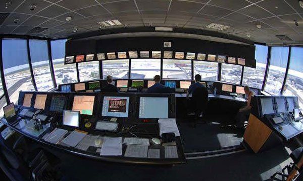 Controladores aéreos quieren retomar medidas de fuerza