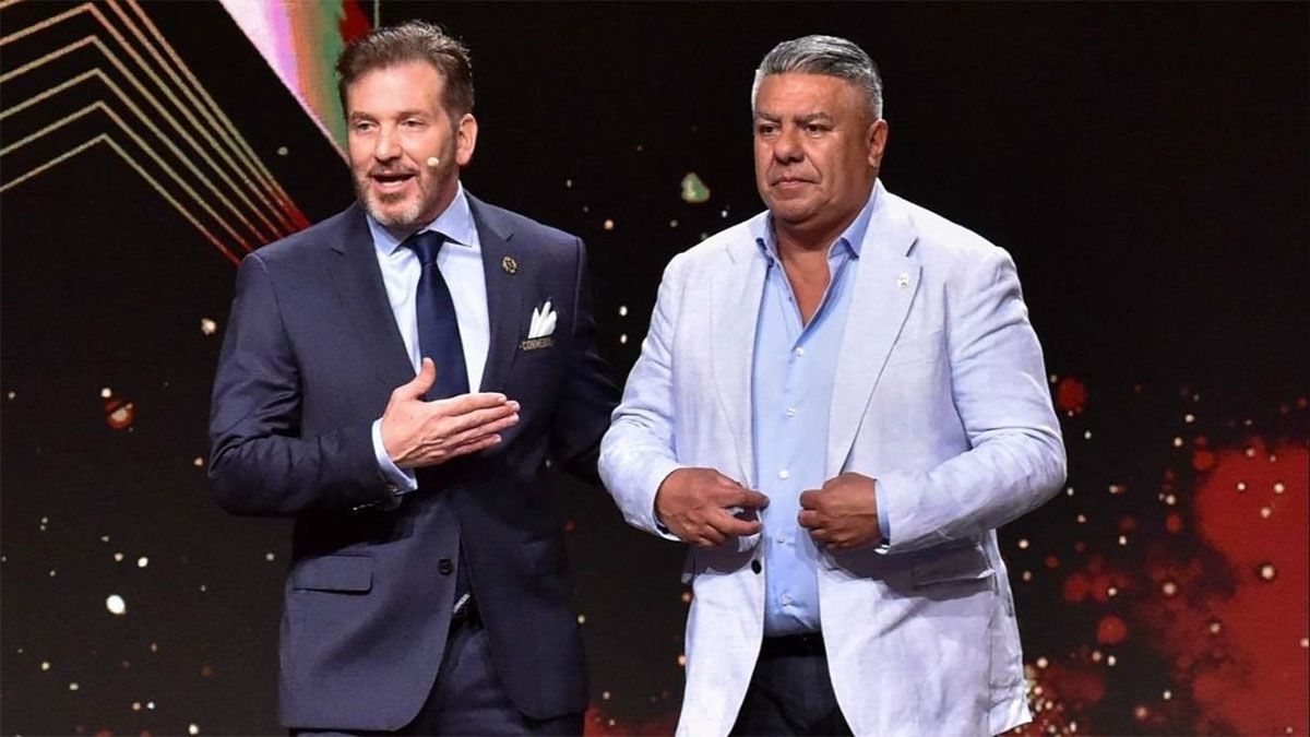 La Conmebol habilitó en el mediodía de este miércoles (16/10) a Claudio ‘Chiqui’ Tapia para que sea reelegido presidente de la AFA. Imagen de Tapia junto con Alejandro Domínguez. La Conmebol habilitó en el mediodía de este miércoles (16/10) a Claudio ‘Chiqui’ Tapia para que sea reelegido presidente de la AFA. Imagen de Tapia junto con Alejandro Domínguez.