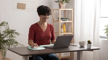 Cuál ejercicio hacer si trabajo sentado / Imagen de Freepik. Cuál ejercicio hacer si trabajo sentado / Imagen de Freepik.