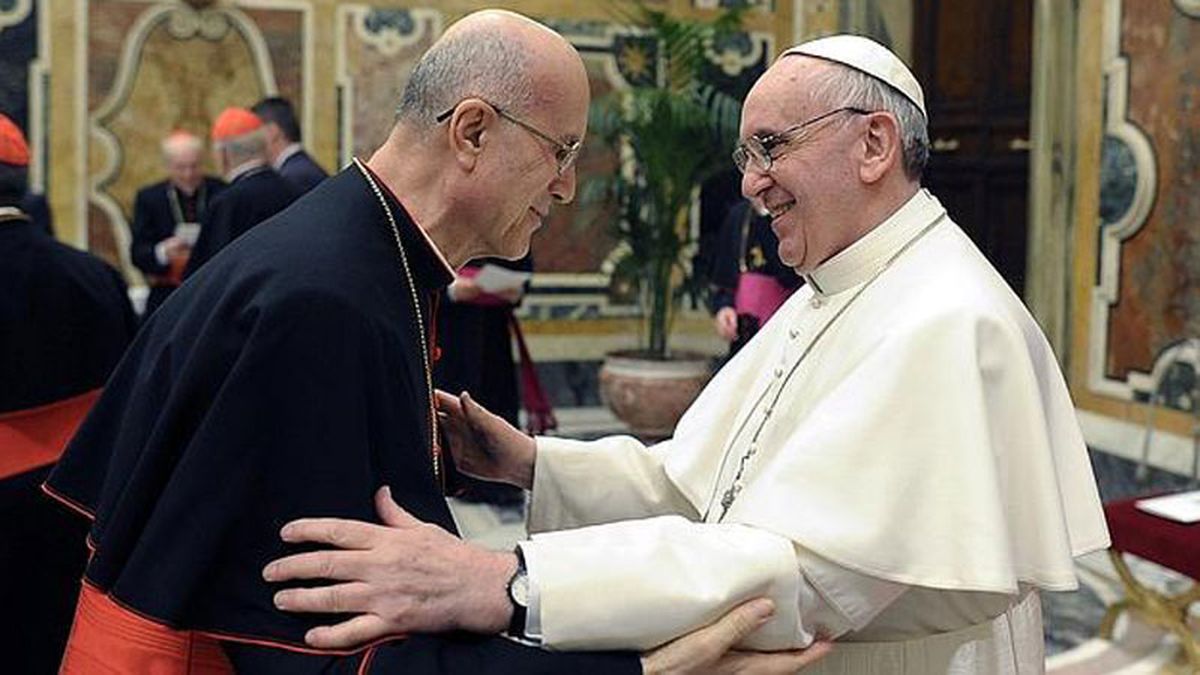 Francisco prepararía la salida del polémico Bertone