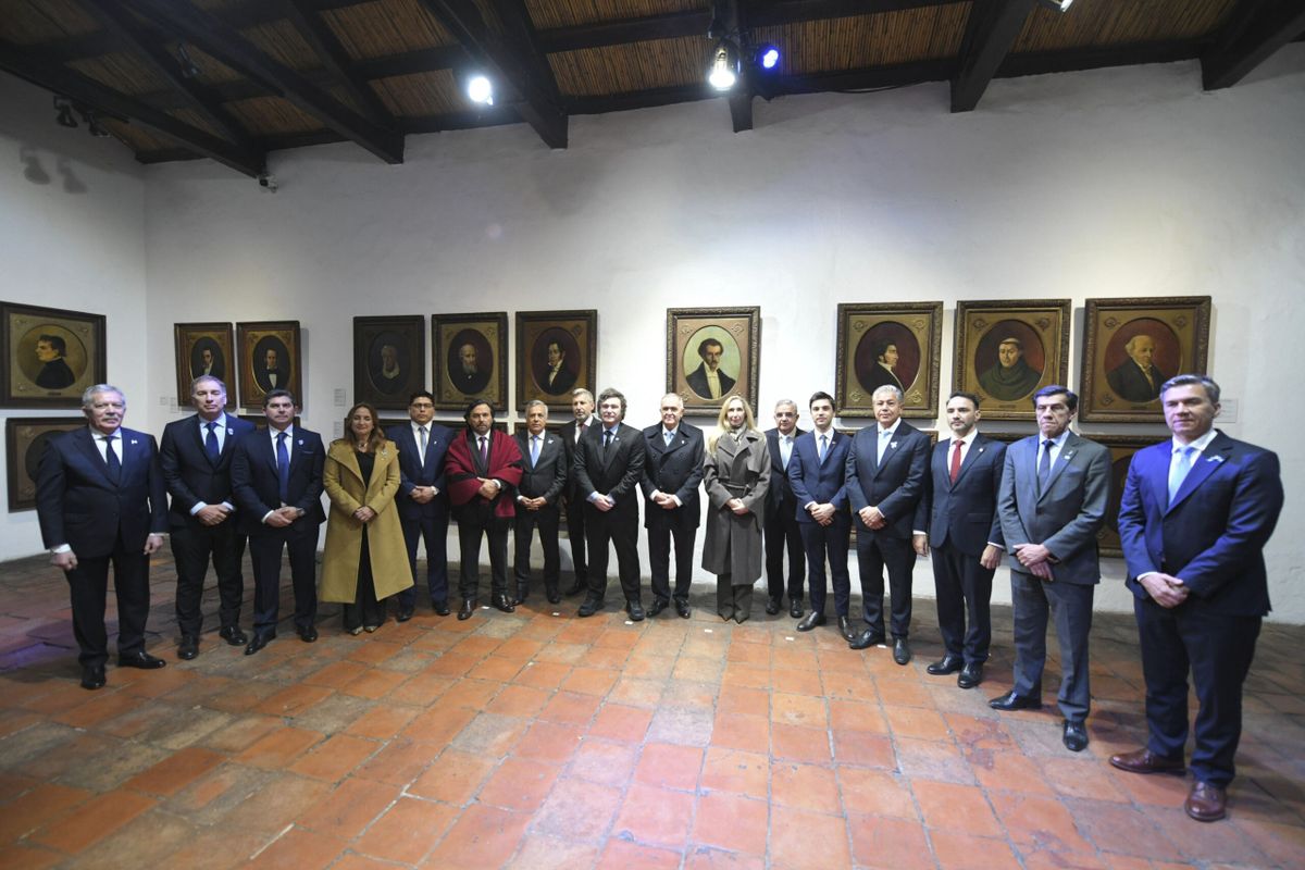 Javier Milei y 11 gobernadores en la vigilia del D&iacute;a de la Independencia en Tucum&aacute;n en la Casa Hist&oacute;rica. &nbsp;