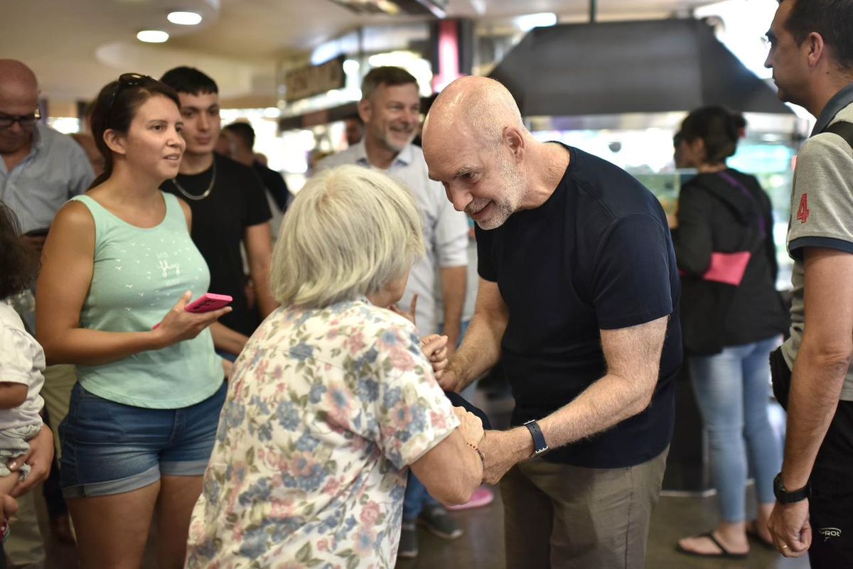 El Jefe gobierno porteño saludó a los vecinos en su recorrida por Colonia Caroya
