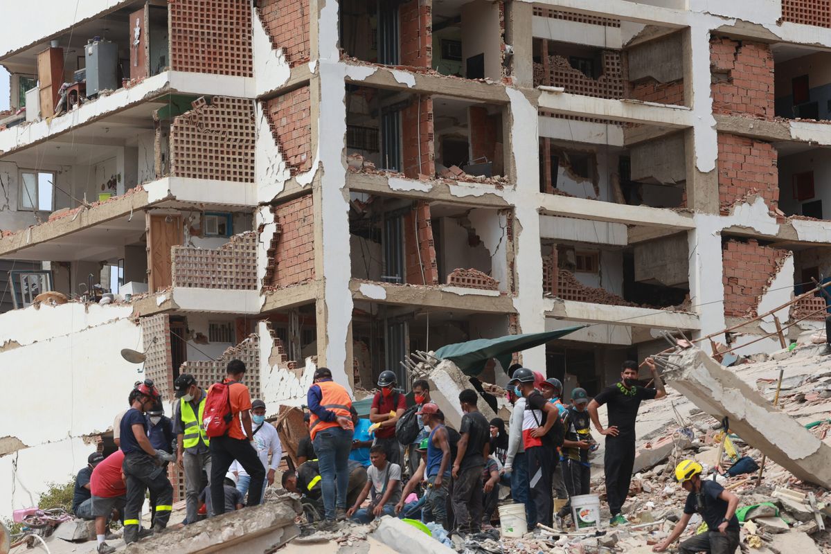 Sigue la búsqueda de personas bajo los escombros tras los terremotos en Venezuela. Sigue la búsqueda de personas bajo los escombros tras los terremotos en Venezuela.