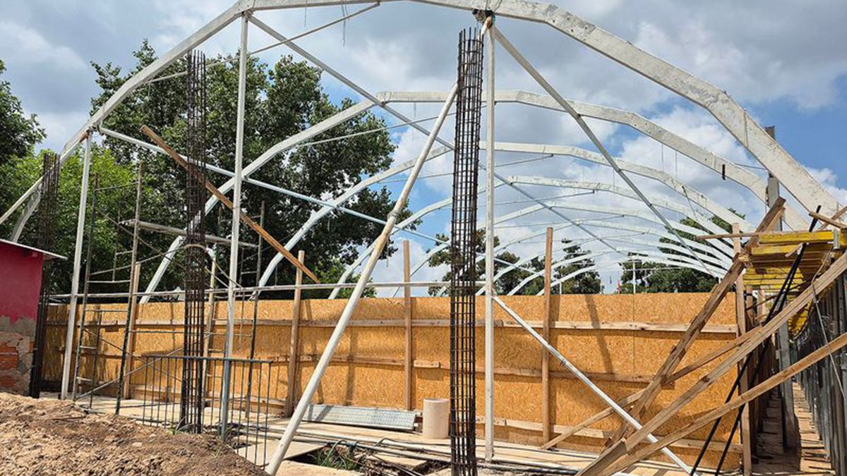 El intendente de Tigre, Julio Zamora, recorrió las obras en el natatorio del Polideportivo San Martín, de Don Torcuato. El intendente de Tigre, Julio Zamora, recorrió las obras en el natatorio del Polideportivo San Martín, de Don Torcuato.