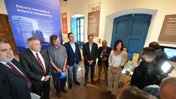 El gobernador de Tucumán y el Padre Pepe, en la firma del acta de apoyo al proyecto Ni un pibe menos por la droga
