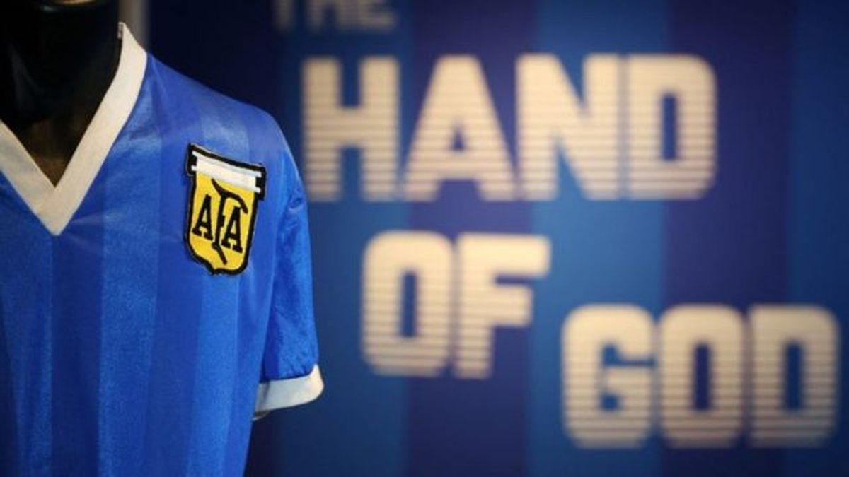 La camiseta de Diego Armando Maradona fue vendida en casi nueve millones de dólares pero podría ser superada.