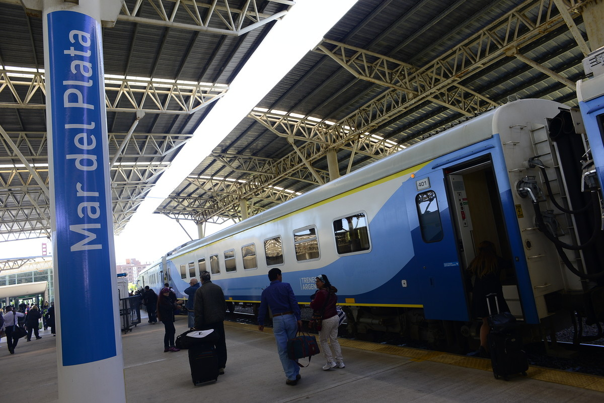 Mar del Plata es una de las ciudades balnearias a las que se puede viajar en tren. Mar del Plata es una de las ciudades balnearias a las que se puede viajar en tren.