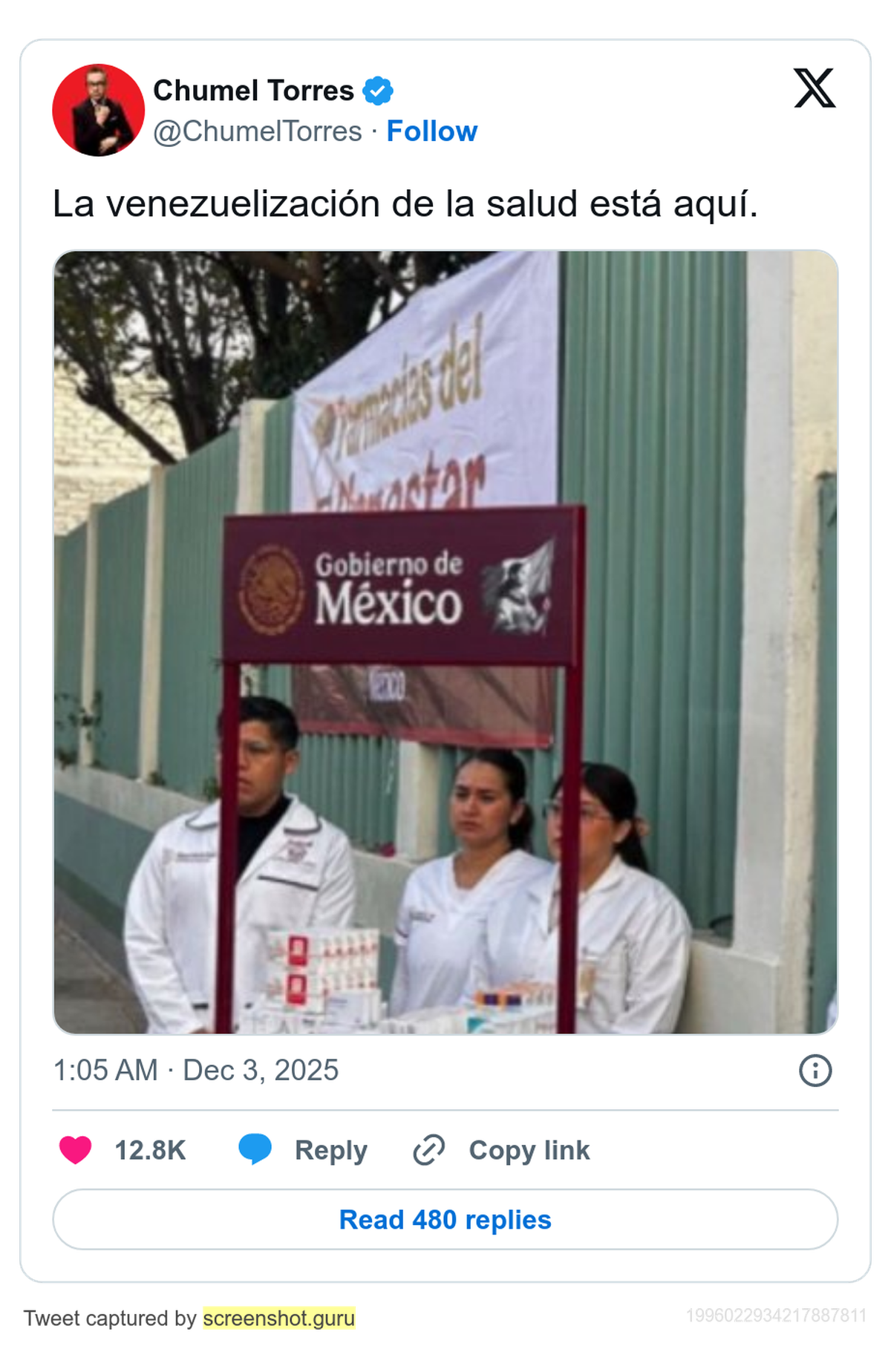 Chumel Torres denunció en un posteo viral la precariedad estructural de la salud pública de México, con una foto de un puesto del Gobierno repartiendo medicamentos en la vereda. Chumel Torres denunció en un posteo viral la precariedad estructural de la salud pública de México, con una foto de un puesto del Gobierno repartiendo medicamentos en la vereda.