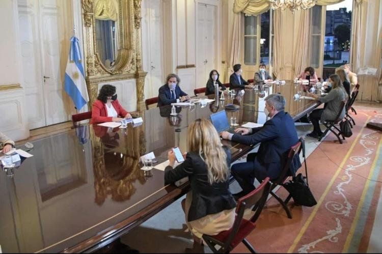 La reunión se llevó a cabo en la Casa Rosada y el Presidente participó vía zoom. Foto: Telam.