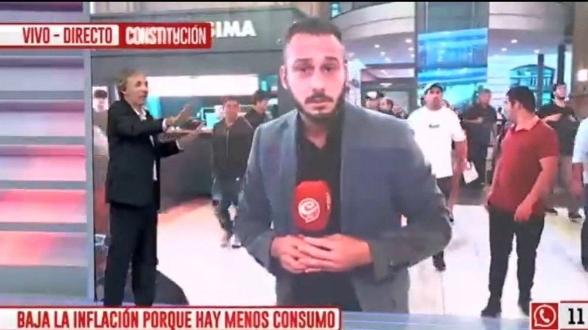 Un incómodo momento se presenció esta tarde en Crónica TV.