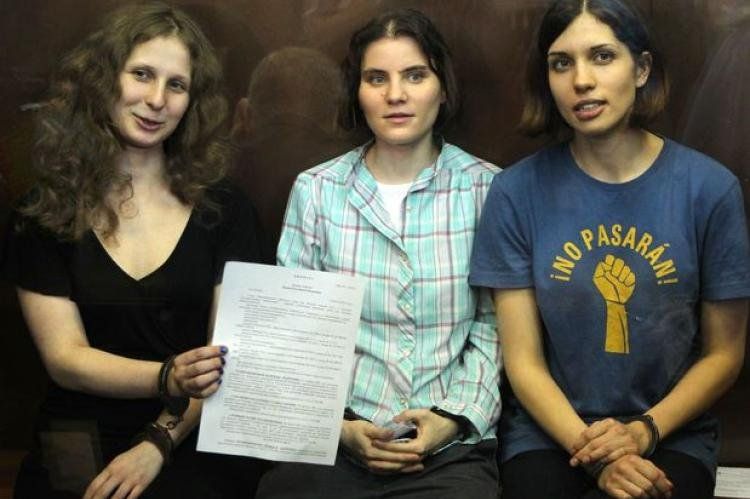 Las integrantes de Pussy Riot ante el tribunal.