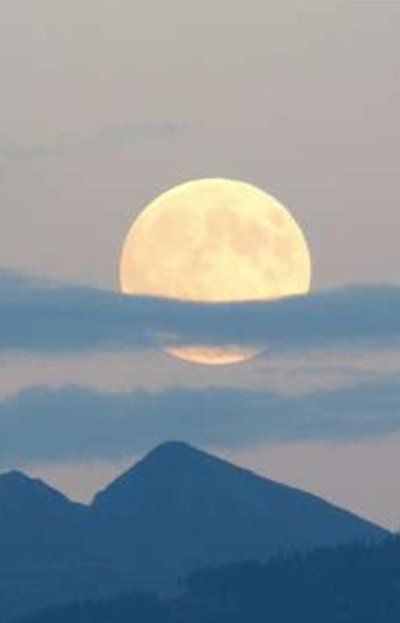 ¿Qué pasaría si la Luna fuera el doble de grande?