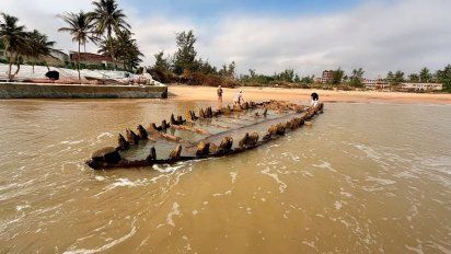 Vietnam: Tifón desenterró barco del siglo XIV y expertos luchan para salvarlo