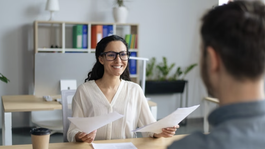 Un proyecto propone establecer por ley los requisitos para presentar un currículum.