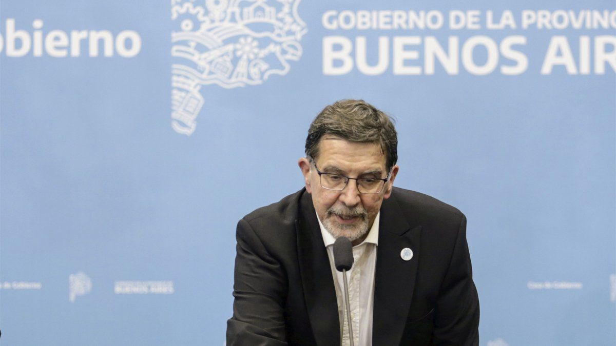 El director de Cultura y Educación de la provincia de Buenos Aires, Alberto Sileoni, dijo que la secundaria debe cambiar y que "hay que ir abandonando la repitencia en el secundario". Foto: NA.