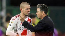 Marcelo Gallardo y uno de los juveniles de River (Mastantuono) Marcelo Gallardo y uno de los juveniles de River (Mastantuono)