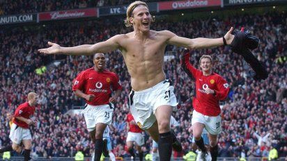Regla Diego Forlán: Por qué la FIFA prohibió quitarse la camiseta en los festejos