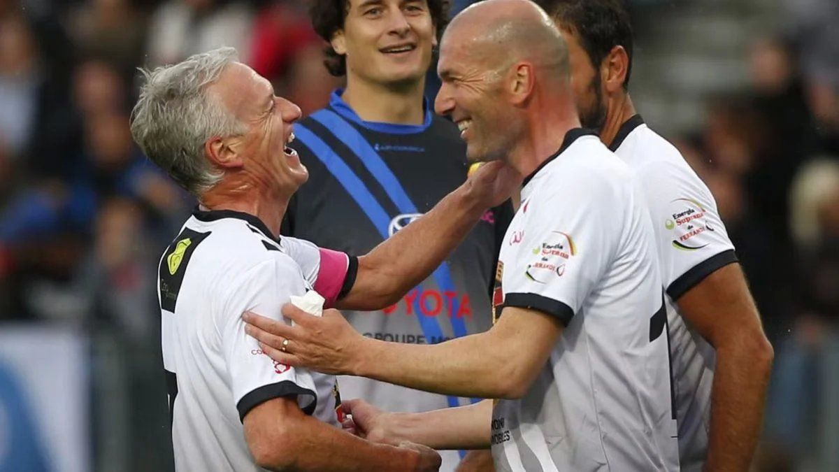 Didier Deschamps podría dejar Francia para ocuparse del Ministerio de Deportes. Zidane, el favorito para reemplazar al técnico subcampeón.