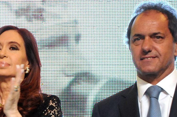 A través de Julio de Vido, Cristina Fernández ya viene trabajando con varios intendentes de la provincia de Buenos Aires, comandada por Daniel Scioli.