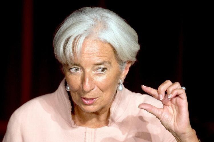 Christine Lagarde pudo ser cómplice de un arbitraje fiscal que permitió a Tapie cobrar 400 millones por una litigiosa operación con un antiguo banco público, el Crédit Lyonnais. Si Lagarde es hallada culpable podría ser condenada a 10 años de prisión.