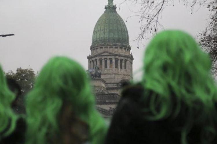 El aborto legal vuelve a debatirse en el Congreso.
