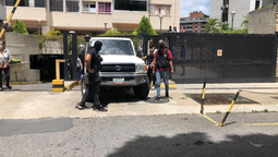 altText(Maduro manda a la policía a la casa de Guaidó para detenerlo)}