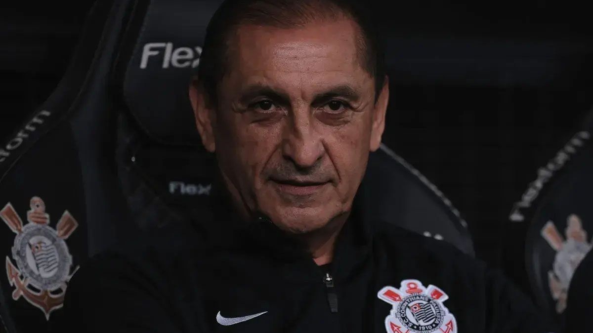 Corinthians,dirigido por Ramón Díaz, se quedó con el clásico Paulista frente al Palmeiraspero los hinchas le arrojaron una cabeza de cerdo al campo juego.&nbsp;