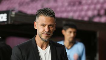 Martín Demichelis dirige su último partido en Núñez Martín Demichelis dirige su último partido en Núñez