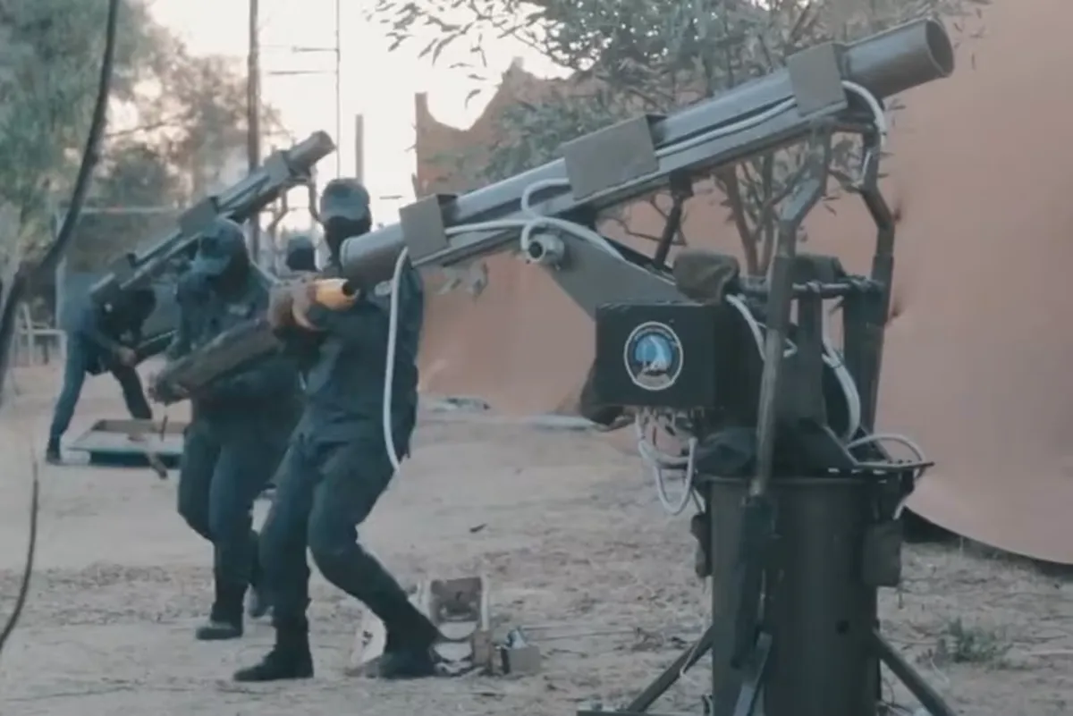 Imágenes fijas publicadas por Hamás que muestran el sistema de defensa aérea de corto alcance casero 'Mubar-1' © Eyepress vía Reuters Imágenes fijas publicadas por Hamás que muestran el sistema de defensa aérea de corto alcance casero 'Mubar-1' © Eyepress vía Reuters