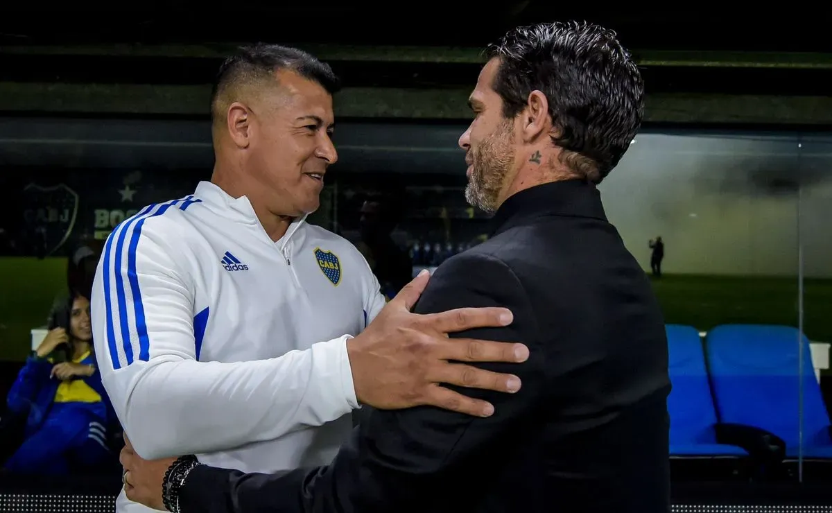 ¿Almirón y Gago se juegan el puesto?