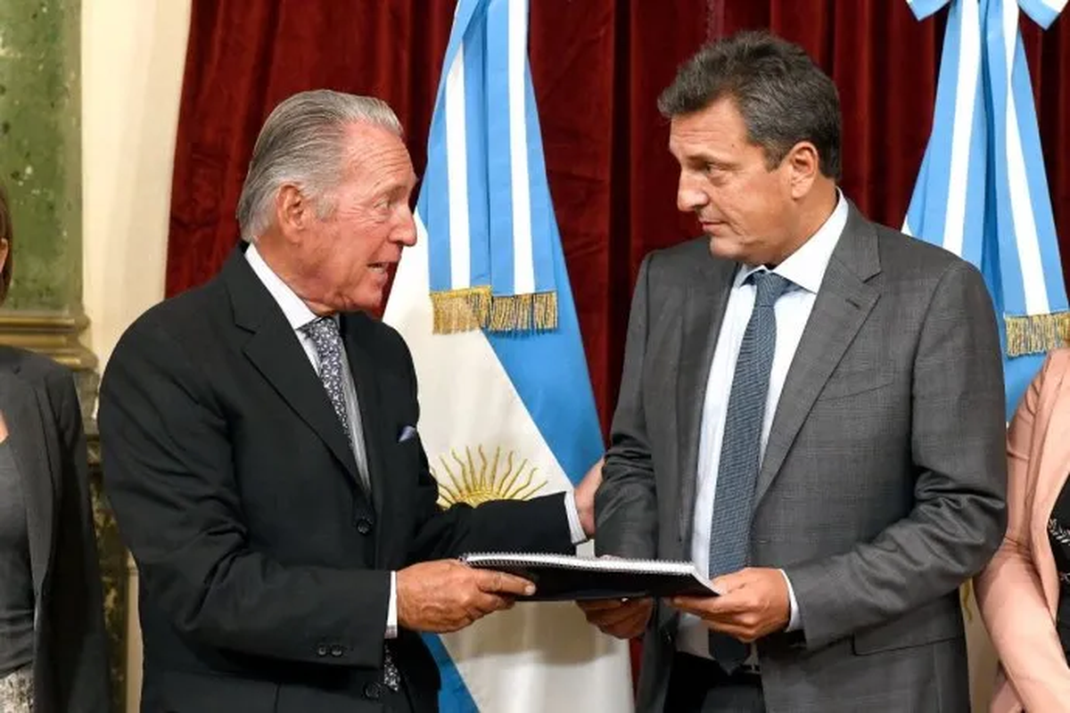 Funes de Rioja junto a Sergio Massa.