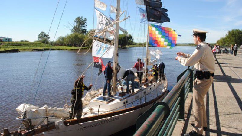 La Sanmartiniana se hundió tras sufrir un desperfecto y ser remolcada por un pesquero.
