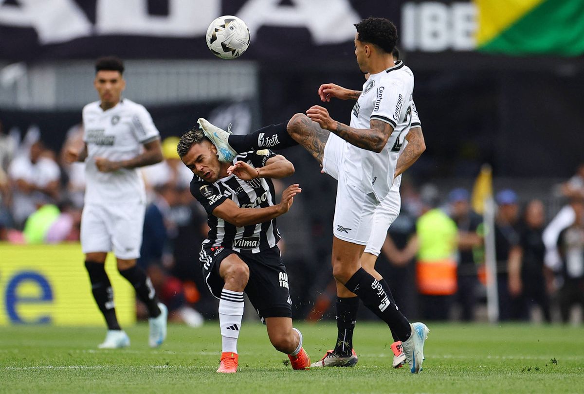 Gregore de Magalhães da Silva se gana la expulsión a los 29 segundos de comenzado el partido. Gregore de Magalhães da Silva se gana la expulsión a los 29 segundos de comenzado el partido.