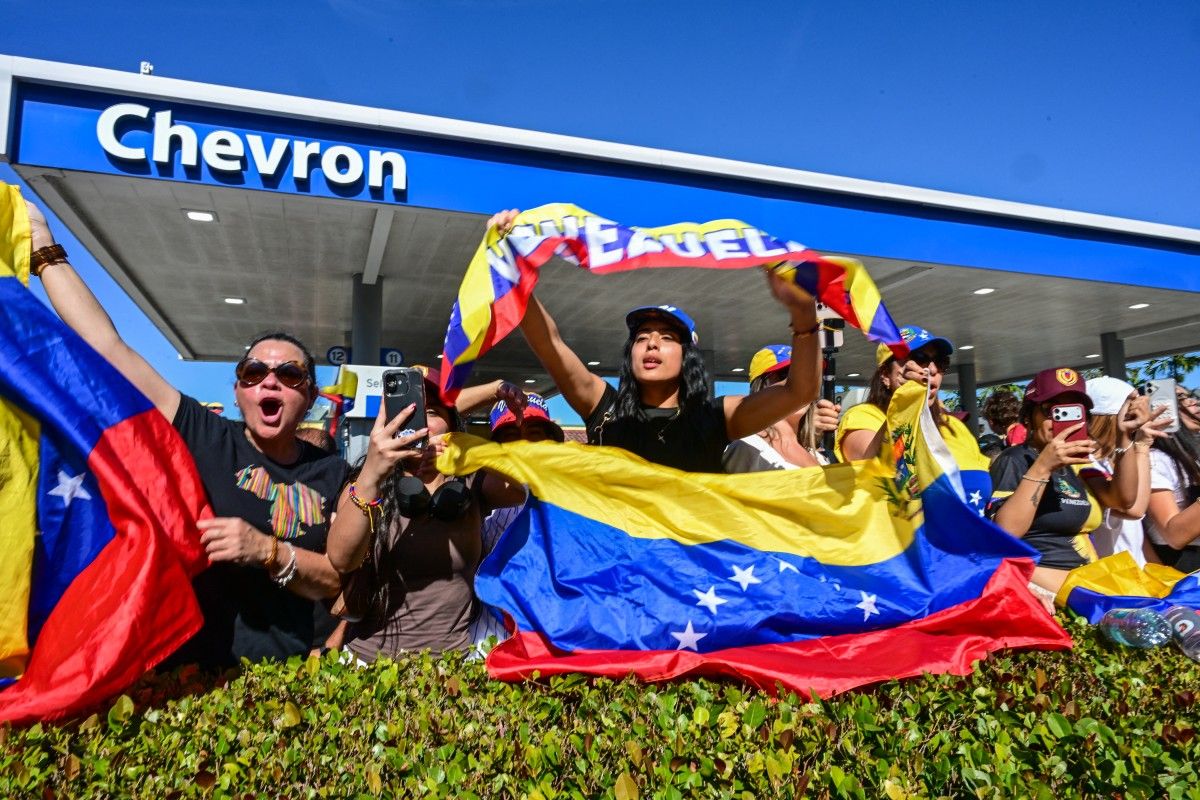 Venezolanos festejando en Doral (Florida, USA) la noticia de la captura del presidente venezolano, Nicolás Maduro, el 03/01/2026.