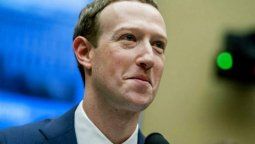 altText(Mark Zuckerberg aceptó una reunión con anunciantes para destrabar el boicot)}
